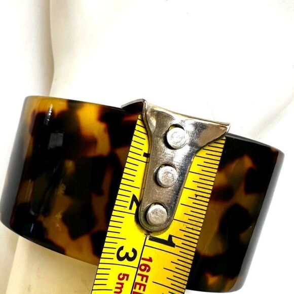 Nine West leopard open cuff bracelet - Picture 6 of 8